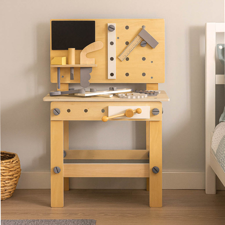 Warsztat z narzędziami drewniany na stoliku zestaw majsterkowicza