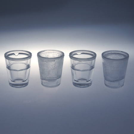 Nietopniejące kieliszki lodowe dla niego chłopaka