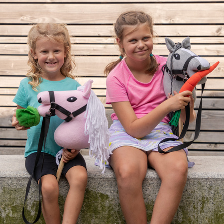Różowy Hobby Horse Skippi A5  - lekki i poręczny - prezent dla dziewczynki