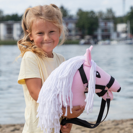 Różowy Hobby Horse Skippi A5  - lekki i poręczny - prezent dla dziewczynki